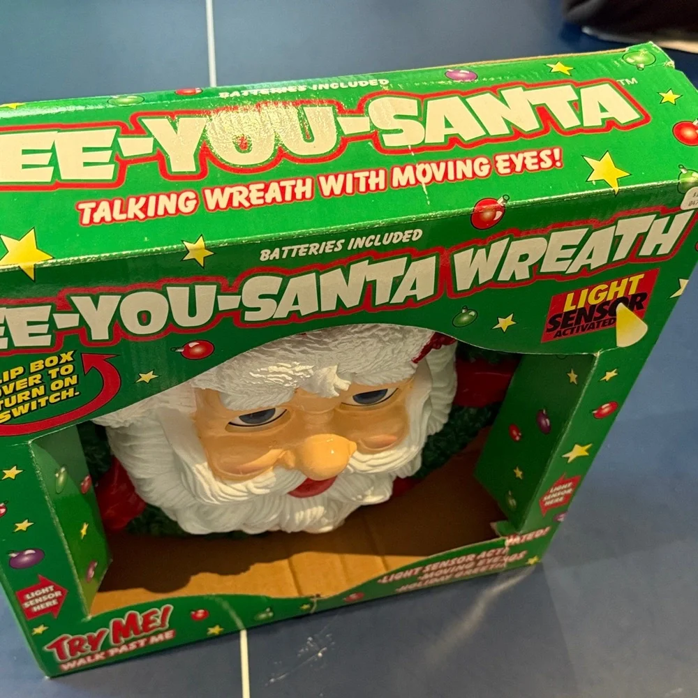 Vintage Animated See You Santa Wreath with Light Sensor activation New